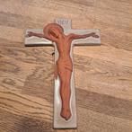 Keramiek Kruis met Christus Figuur, Antiek en Kunst, Ophalen of Verzenden