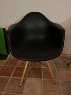 Eames look a like Kuip stoelen met hout poot, Huis en Inrichting, Stoelen, Ophalen, Zwart, Kunststof, Drie