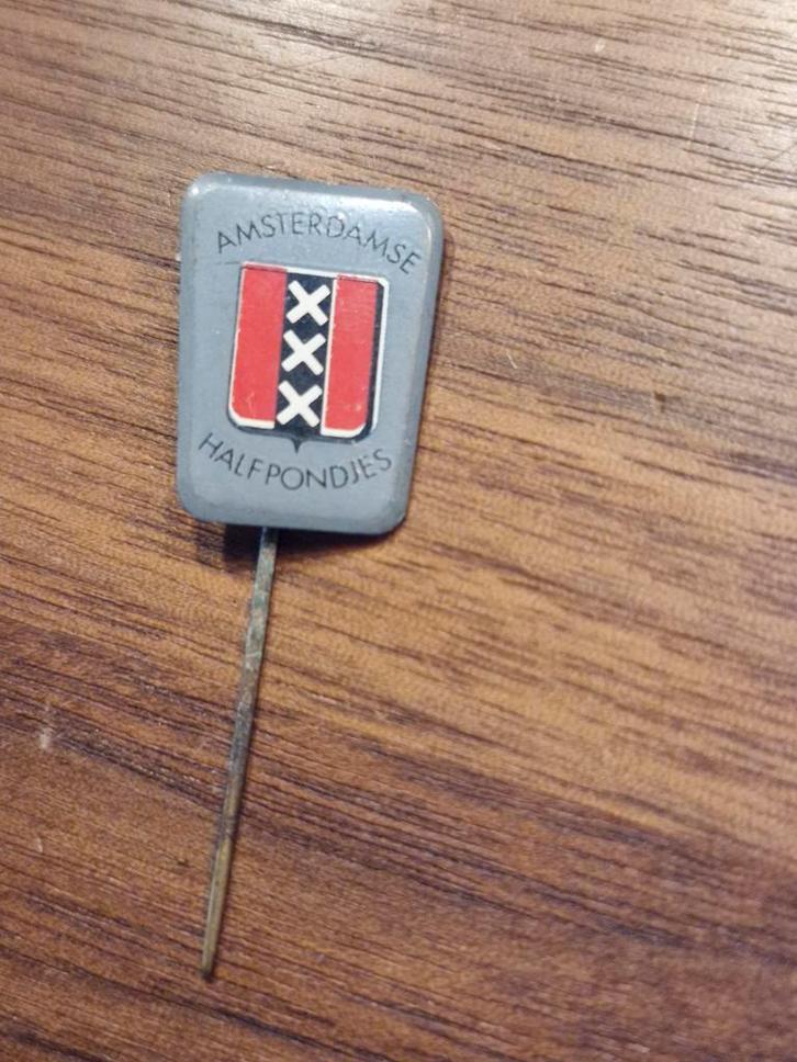 Sp 286 Amsterdamse Halfpondjes Speldjes, Verzamelen, Speldjes, Pins en Buttons, Gebruikt, Speldje of Pin, Stad of Land, Ophalen of Verzenden