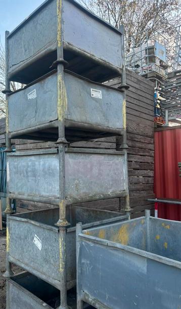 7 Stalen Opslagbakken aangeboden - €50,00 per stuk! beschikbaar voor biedingen