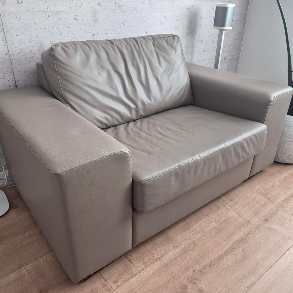 Stoere taupekleurige loveseat bank, Huis en Inrichting, Ophalen, Gebruikt, Stoer, 100 tot 125 cm