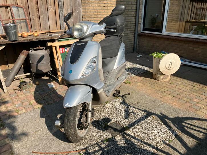 Piaggio Fly 4T - Defect, Fietsen en Brommers, Scooters | Yamaha, Gebruikt, Overige modellen, Benzine, Ophalen