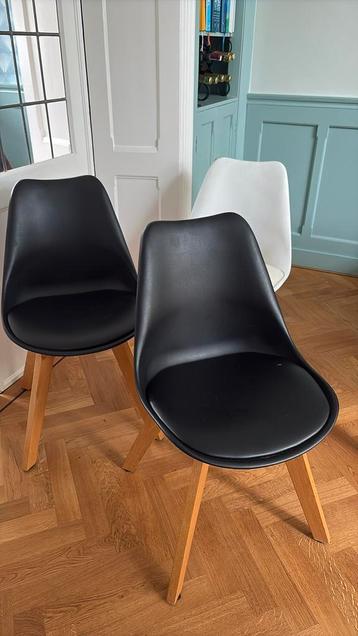 GRATIS 3 eettafel stoelen