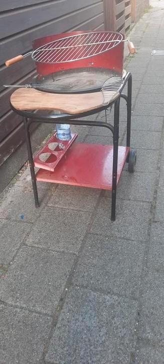 Verrijdbare Barbecue houtskool  beschikbaar voor biedingen