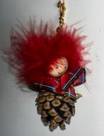 Vintage dennenappel vrouwtje, Diversen, Kerst, Ophalen of Verzenden, Gebruikt