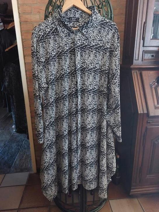 Tuniek van het merk AKH. Maat 44/46, Kleding | Dames, Grote Maten, Nieuw, Blouse of Tuniek, Grijs, Verzenden