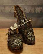 Oude Franse Brokaat Schoentjes. "Uit Aletta's Tijd", Ophalen of Verzenden