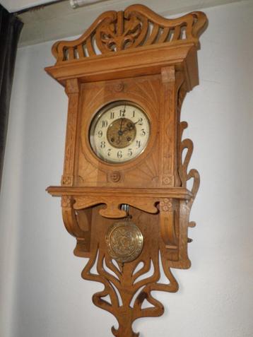 Mooie grote Jugendstil vrijslinger met Junghans uurwerk beschikbaar voor biedingen