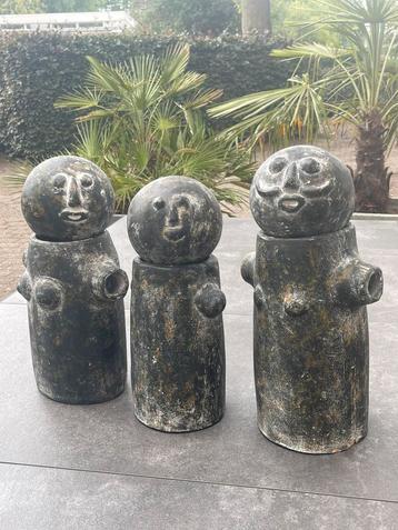 3 beelden met los hoofd beschikbaar voor biedingen