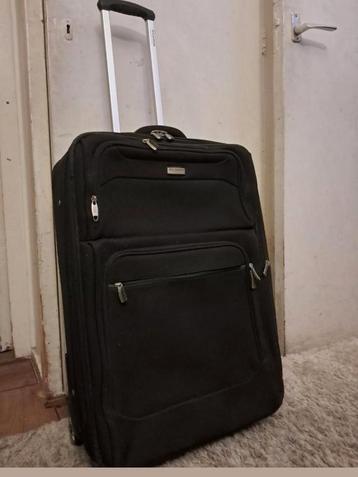 Te koop, Ricardo merk reiskoffer/Baggage met 2stevige wiele beschikbaar voor biedingen