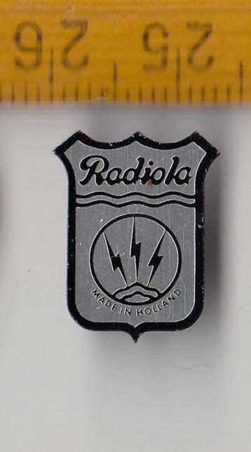 Radiola Radio Logo embleem schildje beschikbaar voor biedingen