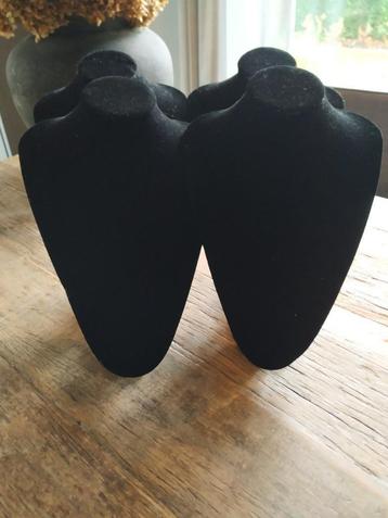 Velours Ketting Display Buste Hoog 4 stuks Zwart beschikbaar voor biedingen