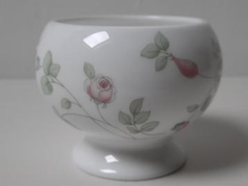 Rosebowl Wedgwood Rosehip beschikbaar voor biedingen