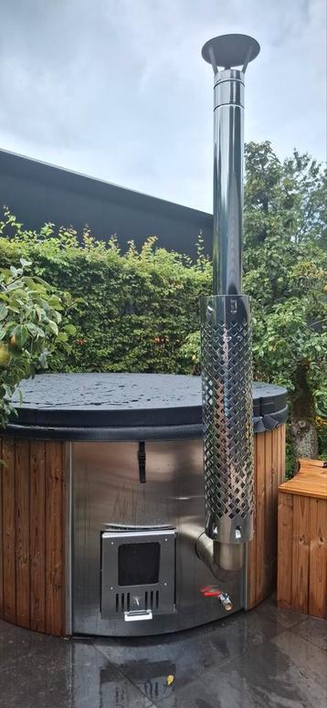 houtgestookte hottub met cartridgefilter beschikbaar voor biedingen