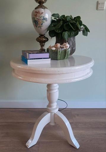 Prachtig massief houten Bijzettafel! Vintage beschikbaar voor biedingen