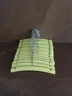 21 baby kleerhangers groen, Ophalen, Zo goed als nieuw