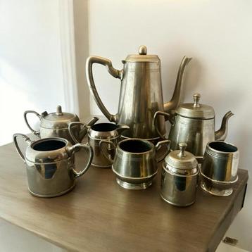 Vintage  8 delig theeservies van metal, geen zilver. beschikbaar voor biedingen