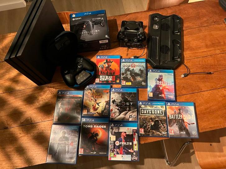 PlayStation 4 Pro 1TB + 2 Controllers + 10 Games, Spelcomputers en Games, Spelcomputers | Sony PlayStation 4, Gebruikt, Pro, 1 TB