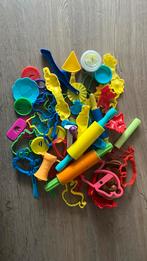 Play-doh accessories + 2 potjes, Kinderen en Baby's, Ophalen of Verzenden, Gebruikt, Knutselen