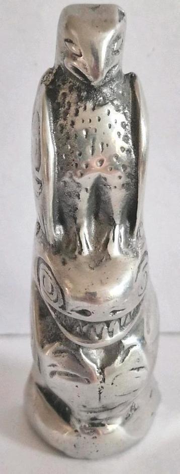 Oud zilverkleurig totembeeldje Robert Grace gesigneerd.  beschikbaar voor biedingen