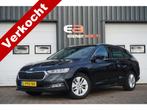 Skoda Octavia Combi 1.0 TSI Edition | CAMERA | STOELVERW. |, Stof, Gebruikt, Met garantie (alle), Zwart