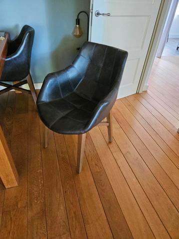 Mooie zwarte design stoel beschikbaar voor biedingen
