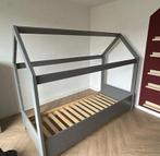 Bedhuisje lichtgrijs 90x180 zo goed als nieuw, Kinderen en Baby's, Kinderkamer | Bedden, Ophalen, 85 tot 100 cm, Zo goed als nieuw