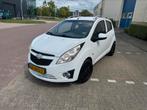 Chevrolet Spark 1.0 Bifuel 2011 Wit, Auto's, 4 cilinders, Wit, Origineel Nederlands, 36 €/maand