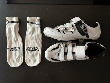 Fietschoenen voor klikpendalen beschikbaar voor biedingen