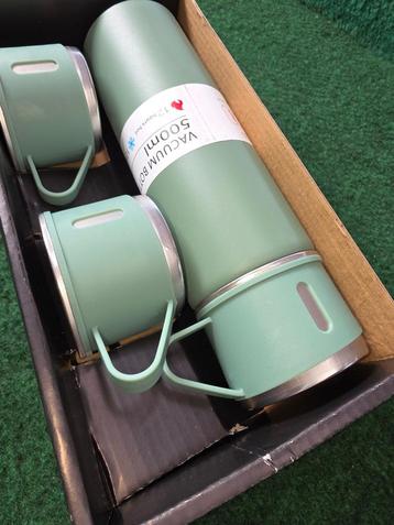 Thermosfles 500ml met 2 bekers beschikbaar voor biedingen