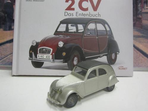 CITROEN DE EEND 2CV MODEL MET UNIC BOEK, Hobby en Vrije tijd, Modelauto's | Overige schalen, Ophalen of Verzenden