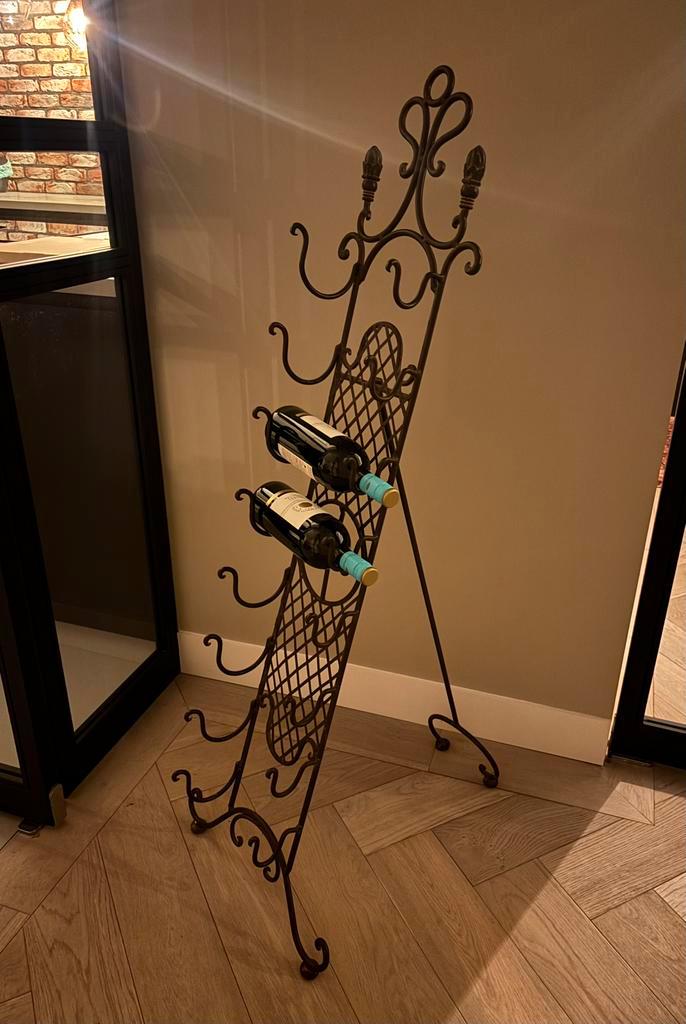 Brocante karakteristieke smijdijzeren wijnrek / standaard, Huis en Inrichting, Woonaccessoires | Wijnrekken, 75 cm of meer, Metaal