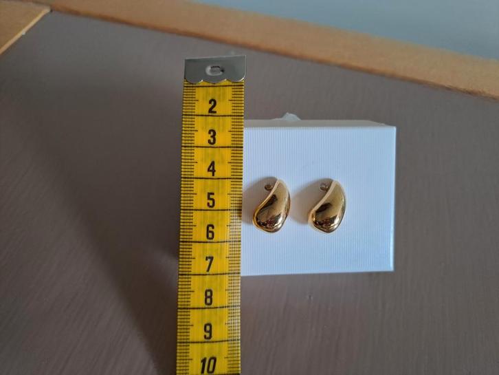 Goudkleurige drops (druppelvormige) oorbellen., Sieraden, Tassen en Uiterlijk, Oorbellen, Zo goed als nieuw, Overige materialen