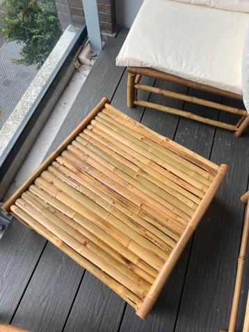 Nieuwe tafel of voetenbank van bamboe voor tuin/ terras beschikbaar voor biedingen