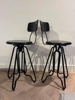 Set van twee Dutchbone Ovid Barkrukken / Krukken industrieel, Ophalen, Gebruikt, Met voetsteun, 60 tot 90 cm