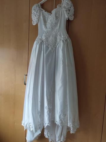 Trouwjurk maat 38 beschikbaar voor biedingen
