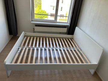 Ikea tweepersoonsbed met bodems wit nieuwstaat
