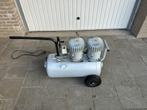 JUN AIR stille compressor 2 kops, Doe-het-zelf en Verbouw, Compressors, Gebruikt, Ophalen of Verzenden, Minder dan 200 liter/min