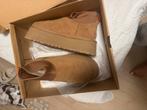 Ugg Classic Mini Dipper - Maat 37 - Nieuw, Kleding | Dames, Schoenen, Ophalen of Verzenden, Nieuw, Bruin, Pantoffels of Sloffen