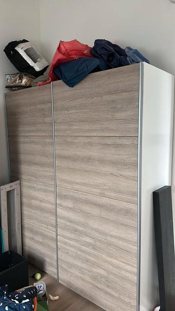 Gratis kledingkast met schuifdeuren - zelf demonteren beschikbaar voor biedingen