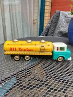 Zeer oude Oil Tanker tankwagen, Ophalen