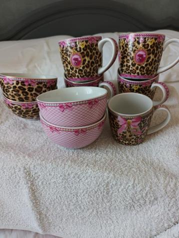 Partij Little Diva servies, 4 kommen 5 bekers. Als nieuw beschikbaar voor biedingen