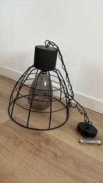 Industriële zwarte hanglamp met metalen frame (karwei), Ophalen of Verzenden, Zo goed als nieuw, Hout, Minder dan 50 cm