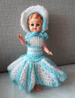 Oude pop met gehaakt jurkje. Jaren '50 - '60., Verzamelen, Ophalen of Verzenden, Zo goed als nieuw, Pop