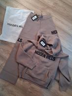 NIEUW! Hidden Hills knitted set hoodie en broek Taupe, Kostuum of Pak, Bruin, Hidden Hills, Nieuw