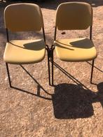 Staan op Ameland: 24 (kantine)stoelen. Metaal met kunststof, Ophalen, Kunststof, Gebruikt, Bruin