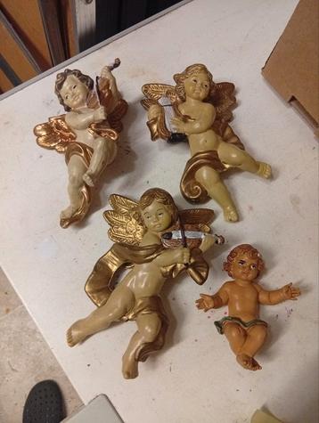 Engels beeldjes muziekanten en baby jezus beschikbaar voor biedingen