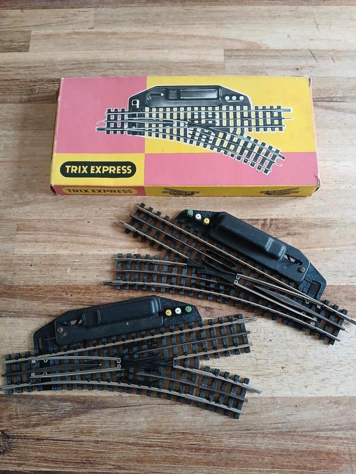 Trix Express elektrisch wisselpaar 4362 in OVP, als nieuw, Hobby en Vrije tijd, Modeltreinen | H0, Gebruikt, Rails, Gelijkstroom