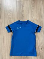 Blauw NIKE sportshirtje - maat 122, Jongen of Meisje, Ophalen of Verzenden, Zo goed als nieuw, Shirt of Longsleeve