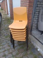 7 stapelbare stoelen Kunstof met metalen onderstel, Huis en Inrichting, Ophalen, Zo goed als nieuw